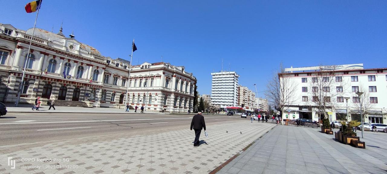 Central City Bacău Esterno foto